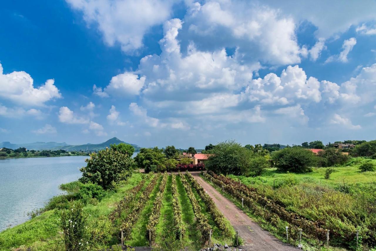 Saffronstays Rose Vineyard By The Lake, ナーシク エクステリア 写真